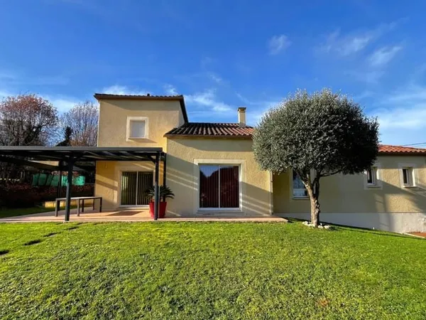 Maison contemporaine (2010) à vendre, très lumineuse et conf
