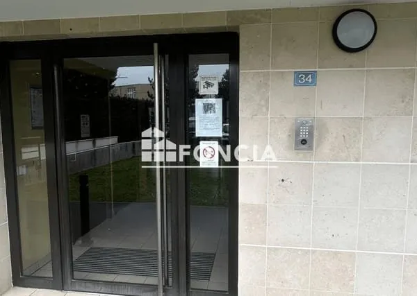 Découvrez ce magnifique F4 en duplex de 82 m², un bien rare qui allie espace, confort et modernité