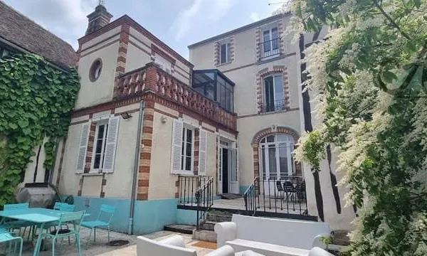 Maison 9 pièces 285 m²