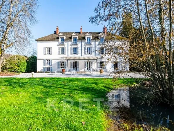 Château historique XIXème - Domaine 4,34 ha - Piscine- Bourgogne