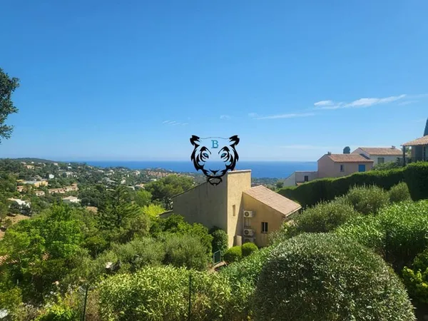 MAZET et STUDIO LES ISSAMBRES VUE MER