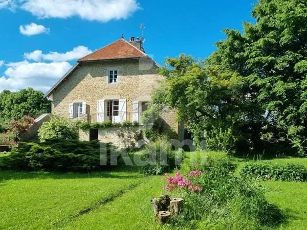 Maison 11 pièces 315 m²