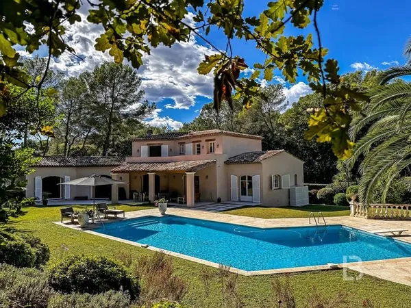 A vendre en co-exclusivité au Parcs de Mougins, superbe villa f