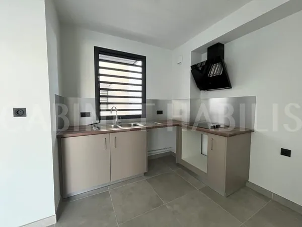 A LOUER - APPARTEMENT T3 D'ENVIRON 97.58 m2 - SAINT-PIERRE -