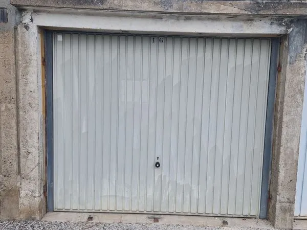 Garage fermé à vendre - Riom centre / Gare SNCF