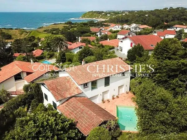 Maison 8 pièces 210 m²