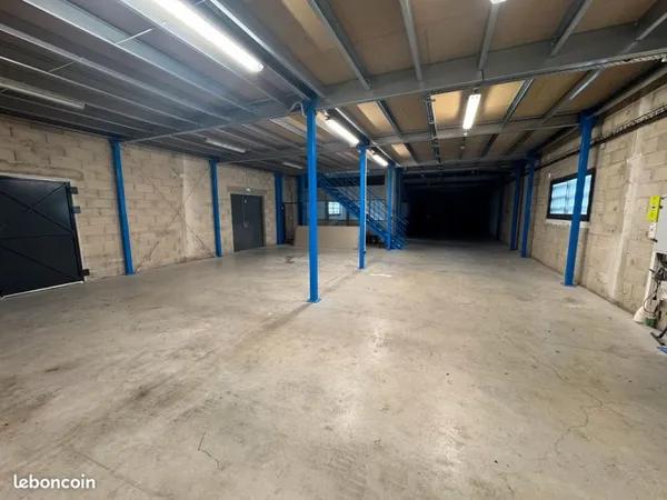 Local artisanal 450m2 à louer à Lunel-Viel