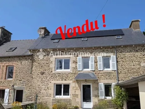 Ensemble immobilier en pierre centre d'Etables