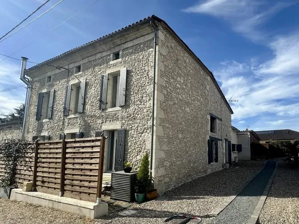 Propriété en pierre avec annexe pour les invités et piscine à Eymet