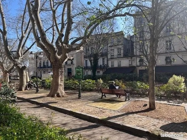 Rare : F2 Place de la Canourgue