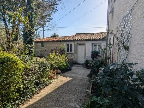 Maison en pierre de 321m2 avec piscine sur Saint-Georges-De-