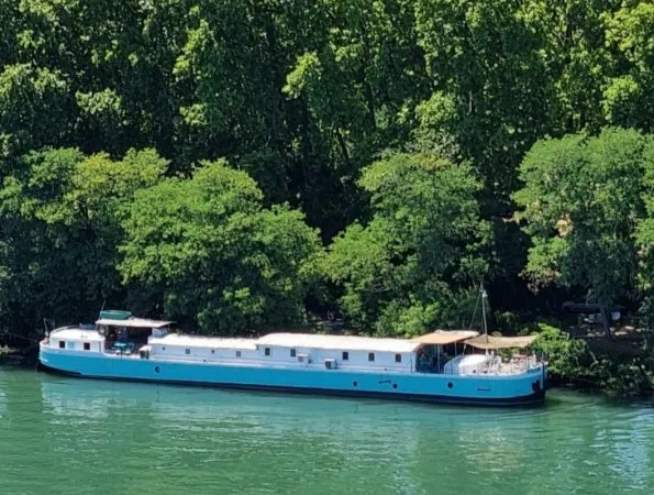 Péniche 6 pièces 180 m²