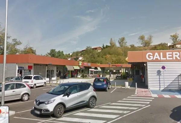 Loue local commercial 55m² Grigny-sur-Rhône dans galerie marchande