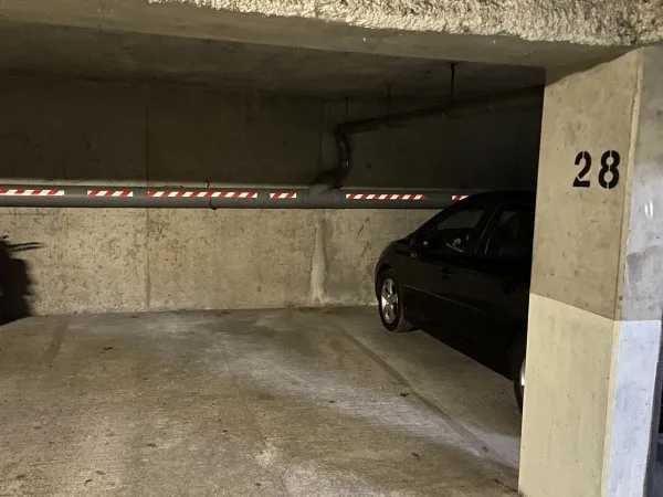 Loue parking 20m²