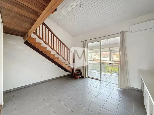 Dpt Guyane (973), à vendre CAYENNE Studio bis de 38.50 m² au 1er étage