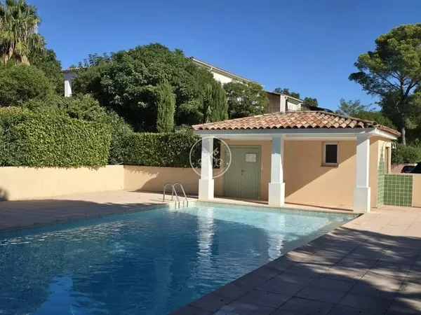 À Vendre Fréjus - Appartement T2 de 54 m² avec terrasse et garage -