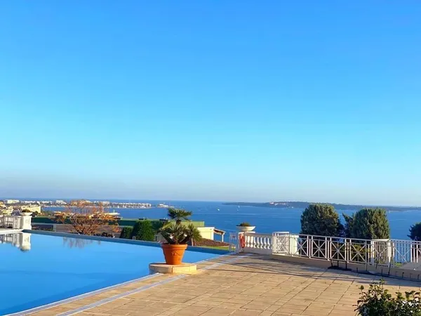 Cannes Vente 2P en rez de jardin