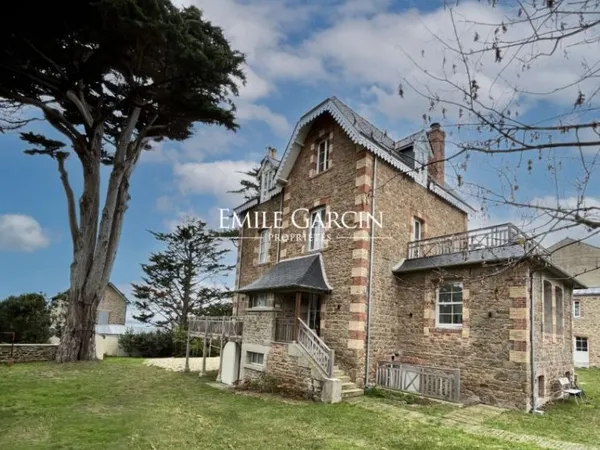 A VENDRE propriété de caractère à Saint Lunaire