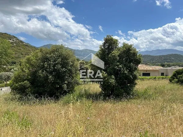 Terrain constructible 1493 m²