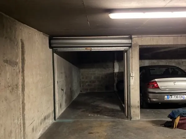 Parking à moto sécurisé rue Amelot 75011