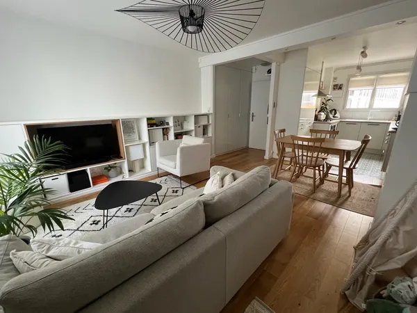 Loue appartement meublé de 57m² - 3 pièces - 2 chambres - Buttes-Chaumont