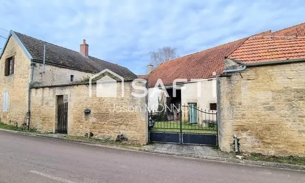 Maison de village avec dépendance et terrain