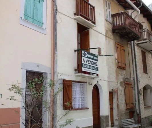 Belle maison 4 pièces au coeur du village de Saint Martin Vé