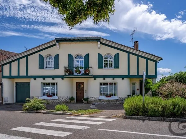 A vendre maison de style basque à Castelmoron-sur-Lot
