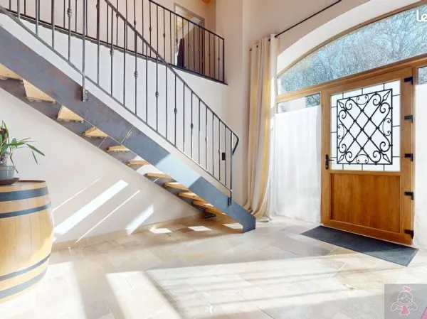 Maison 7 pièces 242 m²