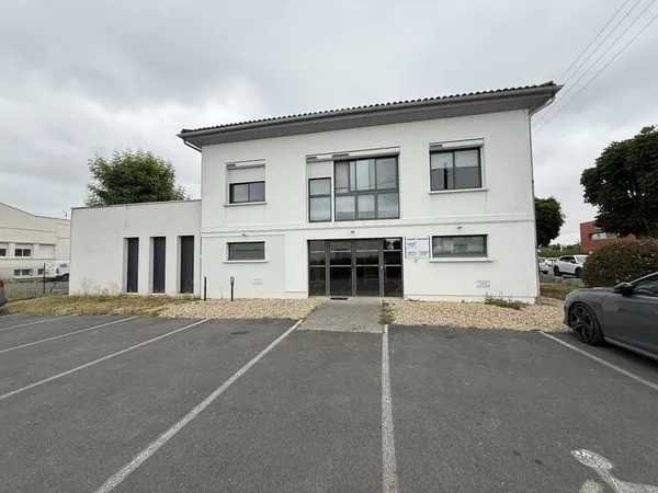 A LOUER BUREAUX PROFESSIONNEL