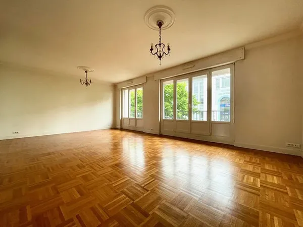 T4 AVEC BALCON - RUE YVES COLLET - 84.36 m²