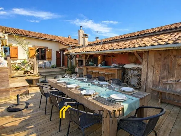 Maison conviviale 153 m2 avec pièce de vie cathédrale, pisci