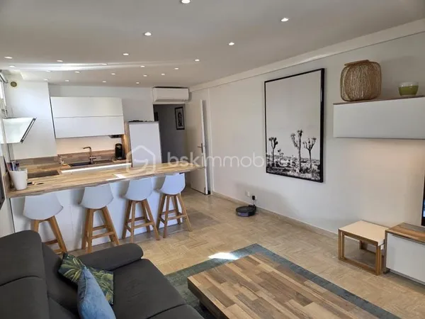 EXCLUSIVITÉ - MAGNIFIQUE 2 PIÈCES AVEC TERRASSE VUE MER ET PORT - EMPLACEMENT EXCEPTIONNEL