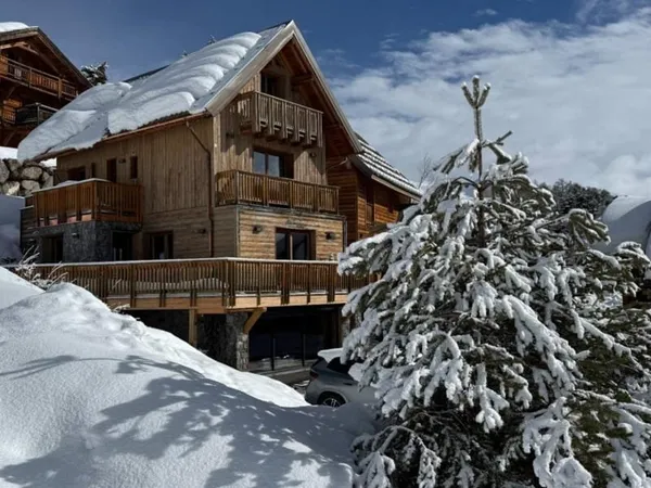 À vendre CHALET DE PRESTIGE — Auron, Station des Alpes-Maritimes 176 m² — 4 chambres — Vue imprenabl