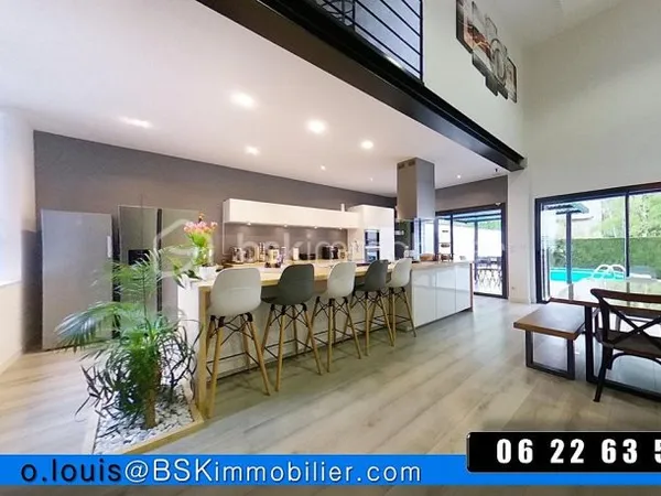 Maison 8 pièces 225 m²