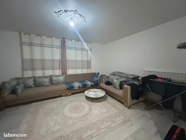 Appartement en rez-de-chaussée de 60 m² à 42 minutes de Paris Montparnasse en TGV