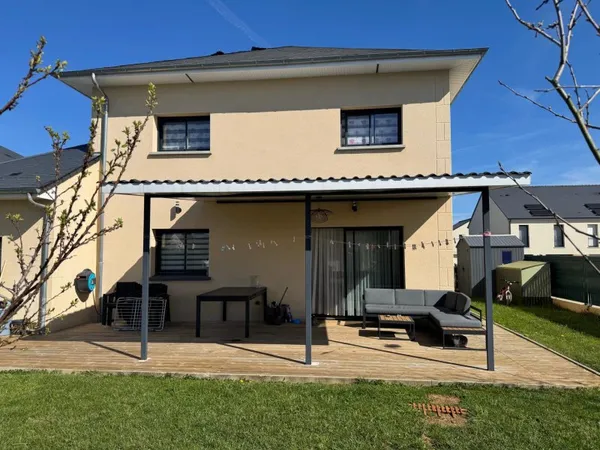 Belle maison familiale contemporaine de 2022