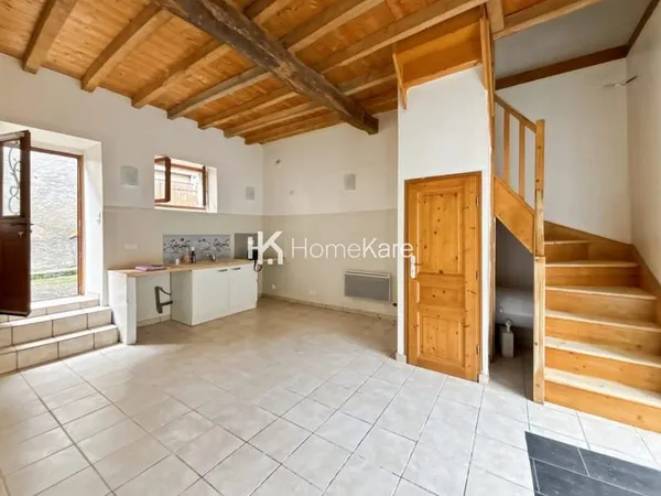 DU CHARME POUR CETTE MAISON DE VILLE