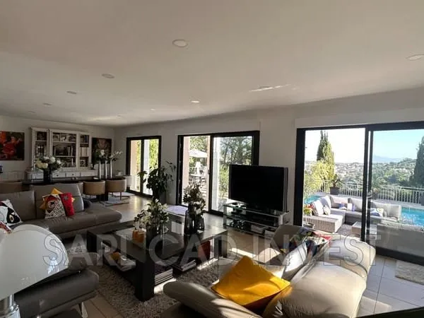 Maison 8 pièces 380 m²