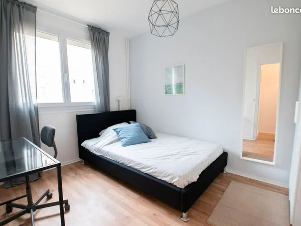 Chambre meublée en colocation à Rouen - proche transports et centre
