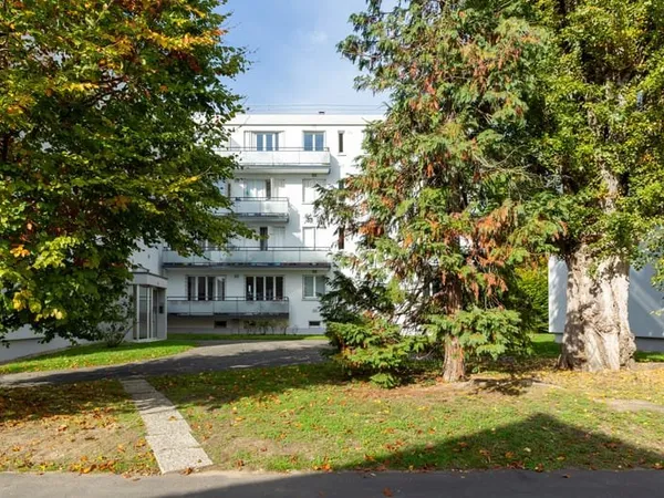 APPARTEMENT 2 PIECES, 1 PARKING, 2 CAVES