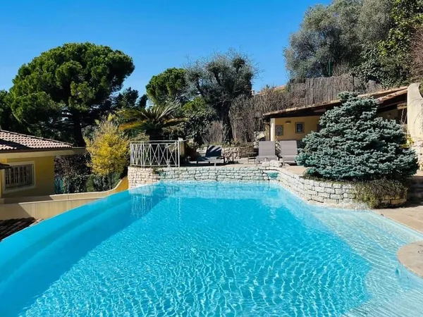 Maison 10 pièces 385 m²