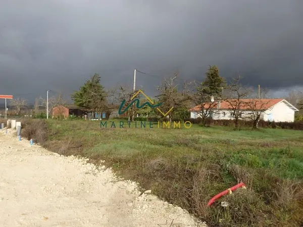 A VENDRE TERRAIN A BÂTIR