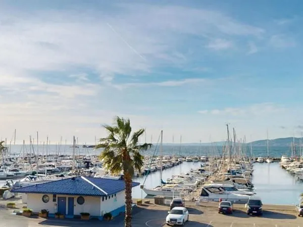 SAINT-RAPHAËL - SANTA LUCIA - APPARTEMENT 3 PIÈCES 71.47 m2 AVEC VUE MER ET PORT