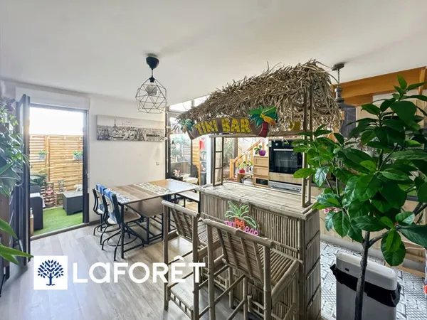 Appartement duplex F4 avec terrasses, proche RER.