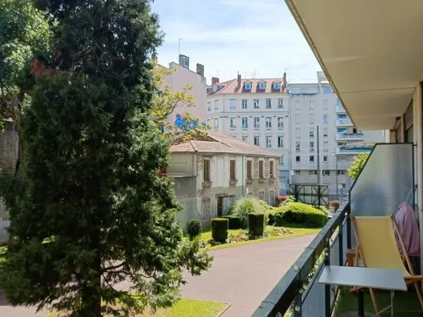 Part loue joli T2 Residence Florentine