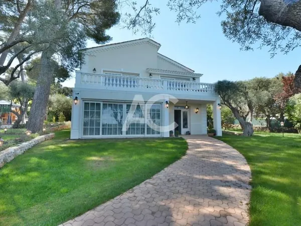 CAP D'ANTIBES - VILLA AVEC MAGNIFIQUE VUE MER