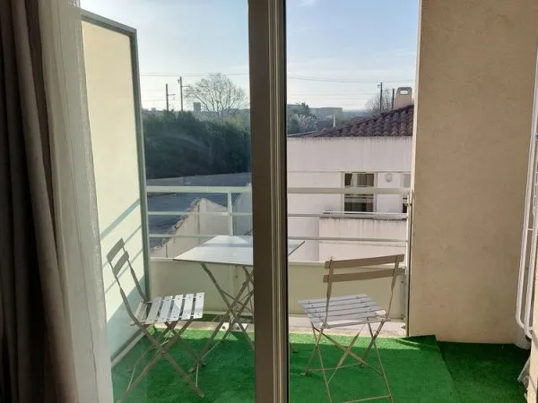Studio meublé climatisé +balcon+ parking +ascenseur +WIFI