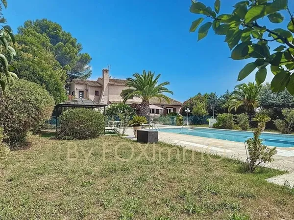 Villa 7 pièces 215 m²