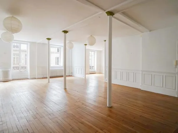 Paris 11e - AMELOT - Appartement à vendre - 4 pièces - 148,25m² Carrez - 2 chambres.